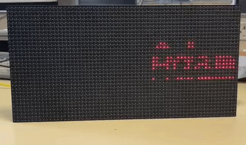 Vidéo du panneau affichant une phrase